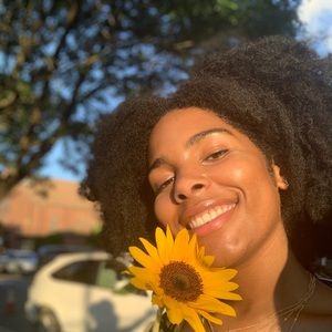 Meet your Posher, Olivia